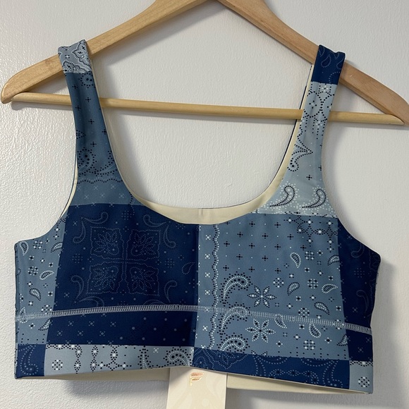 Fabletics Sports Bra - Picture 2 of 4